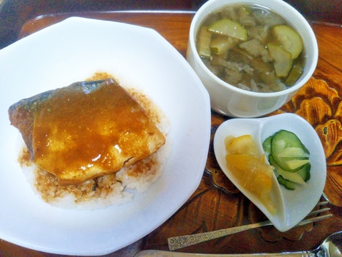 さば味噌煮丼